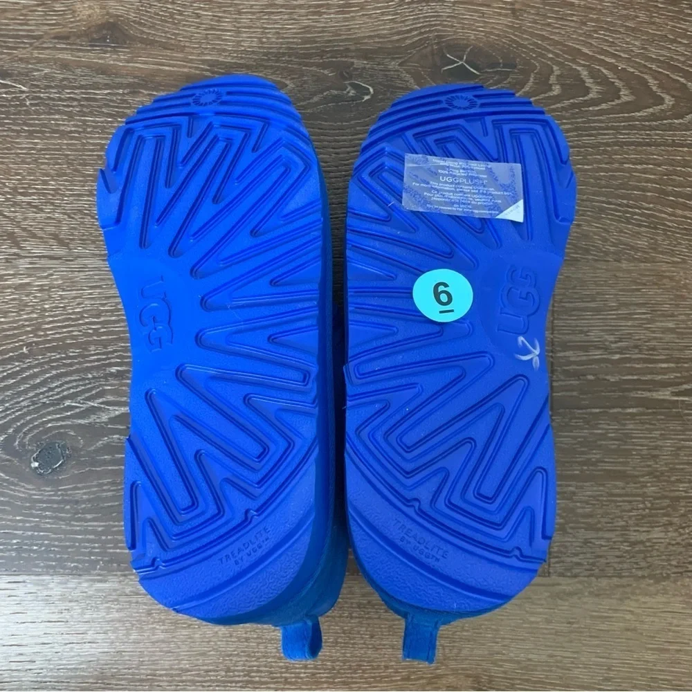 UGG Neumel II Boot Blue Big Kids 6 / Womens 8
